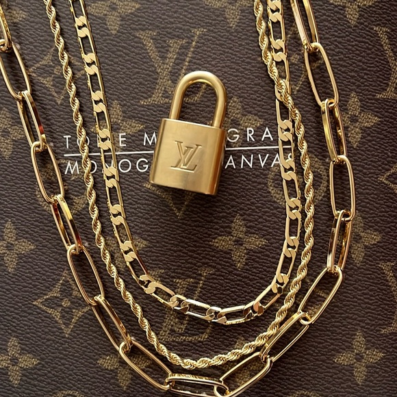 • Sold• Louis Vuitton Lock #303 (No key, comes with necklace) - Picture 10 of 10